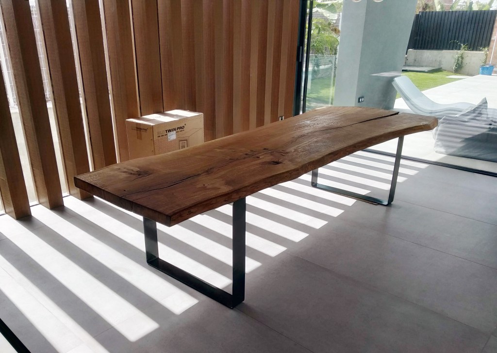 Mesa de madera noble&nbsp;maciza